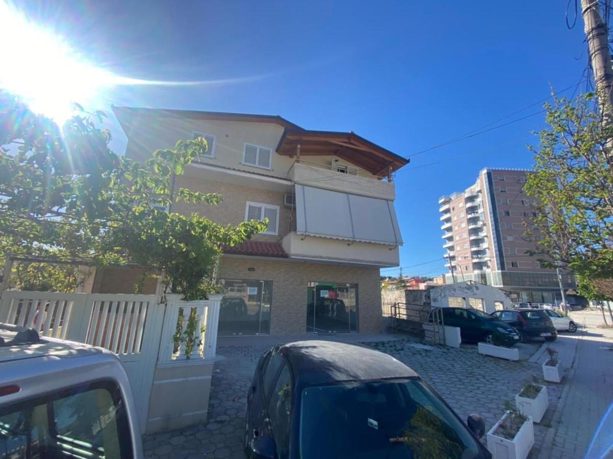 Trip-Stop Apartments Wlora Zewnętrze zdjęcie