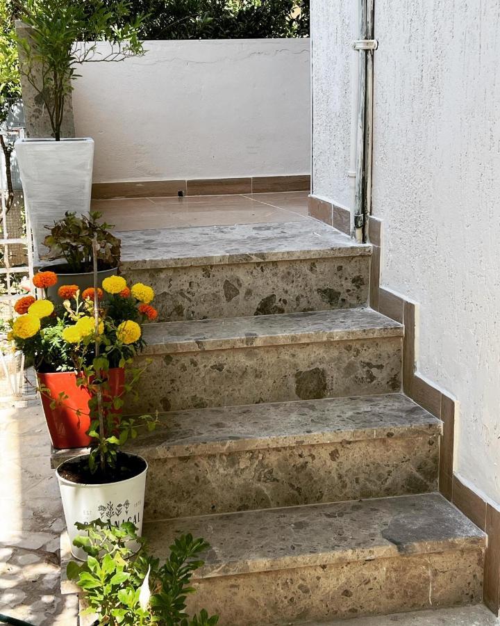 Trip-Stop Apartments Wlora Zewnętrze zdjęcie