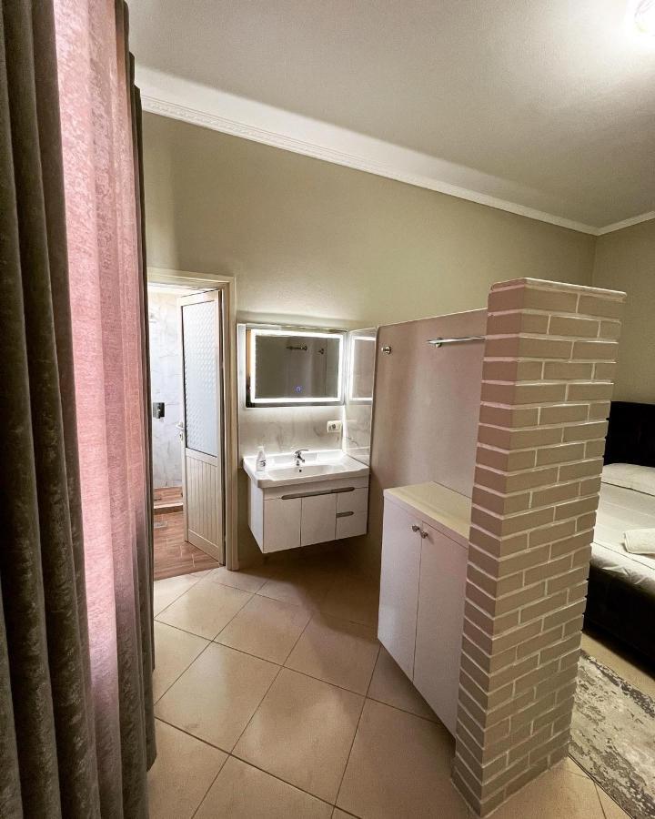 Trip-Stop Apartments Wlora Zewnętrze zdjęcie