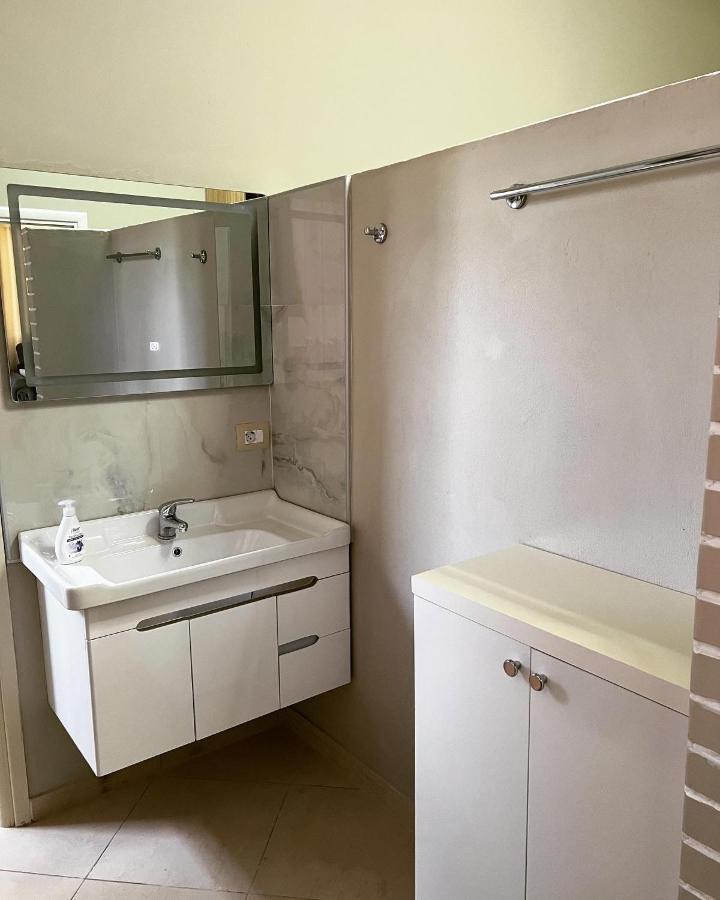 Trip-Stop Apartments Wlora Zewnętrze zdjęcie