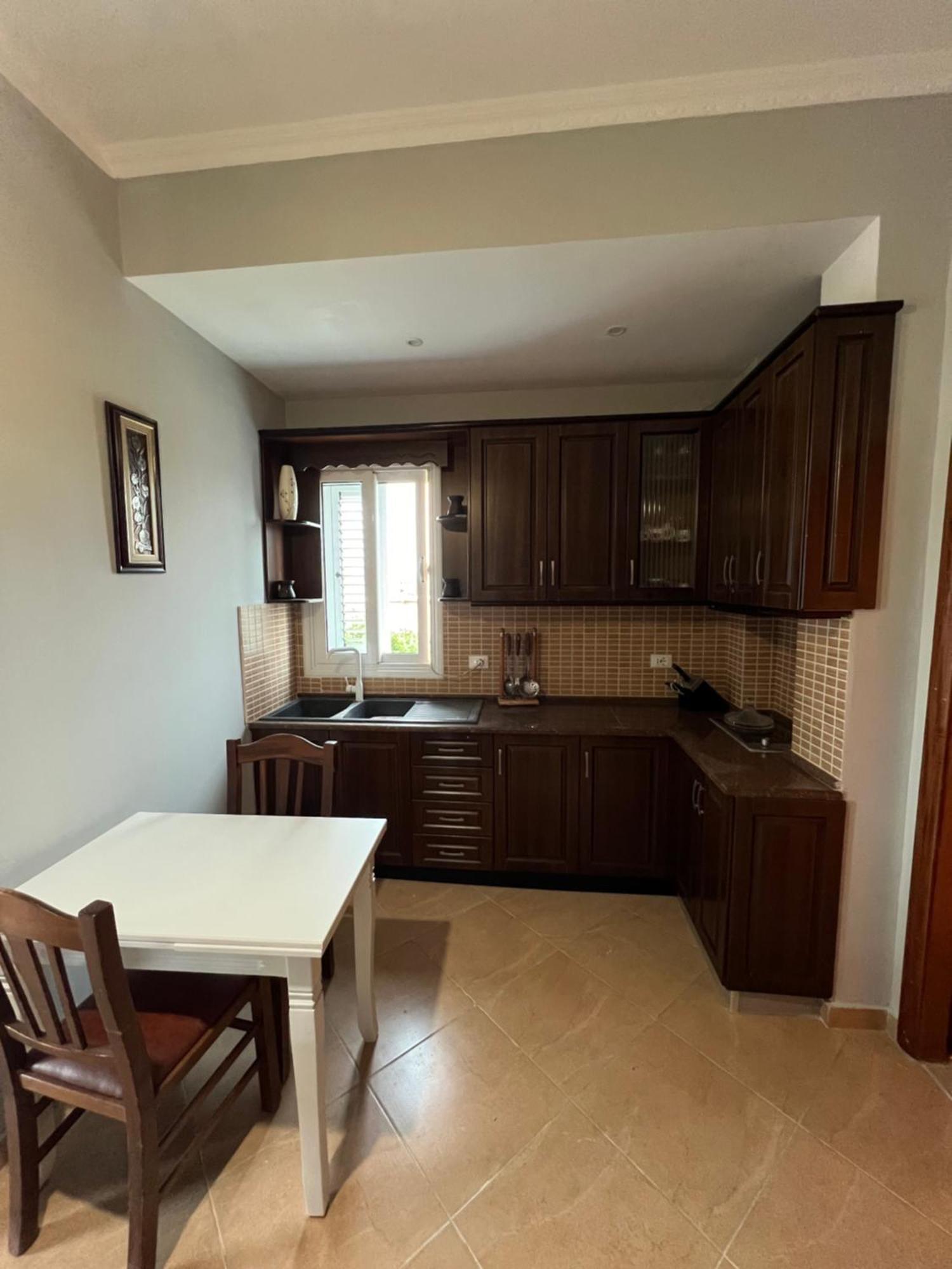 Trip-Stop Apartments Wlora Zewnętrze zdjęcie